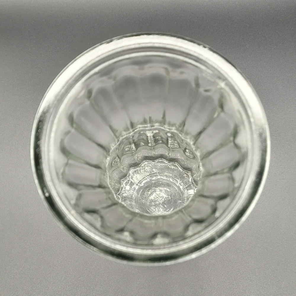 Clear Ribbed Glass Flower Vase​​​